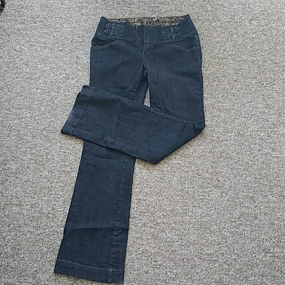 ❤very cute bell bottom jeans❤